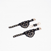 Черные кожаные наручники с клепками, кольцами и золотистой фурнитурой - Crazy Handmade - купить с доставкой в Сургуте