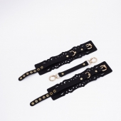 Черный кожаные оковы с узорами и золотистой фурнитурой - Crazy Handmade - купить с доставкой в Сургуте