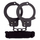 Чёрные наручники из листового металла в комплекте с веревкой BONDX METAL CUFFS LOVE ROPE SET - Dream Toys - купить с доставкой в Сургуте