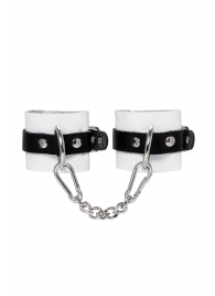 Бело-черные кожаные наручники с одним ремешком с люверсами - Pecado - купить с доставкой в Сургуте