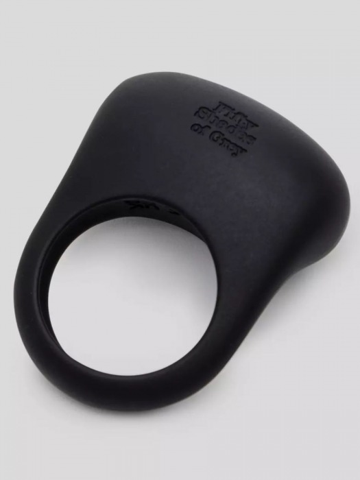 Черное эрекционное виброкольцо Sensation Rechargeable Vibrating Love Ring - Fifty Shades of Grey - в Сургуте купить с доставкой