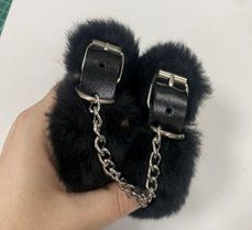 Черные наручники на цепи с меховой опушкой - Лунный свет - купить с доставкой в Сургуте