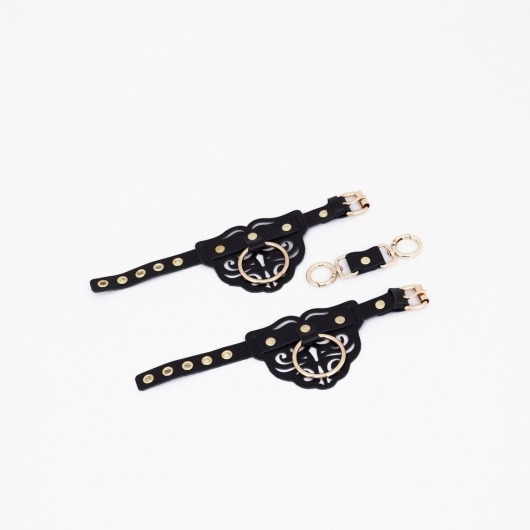 Черные кожаные наручники с клепками, кольцами и золотистой фурнитурой - Crazy Handmade - купить с доставкой в Сургуте